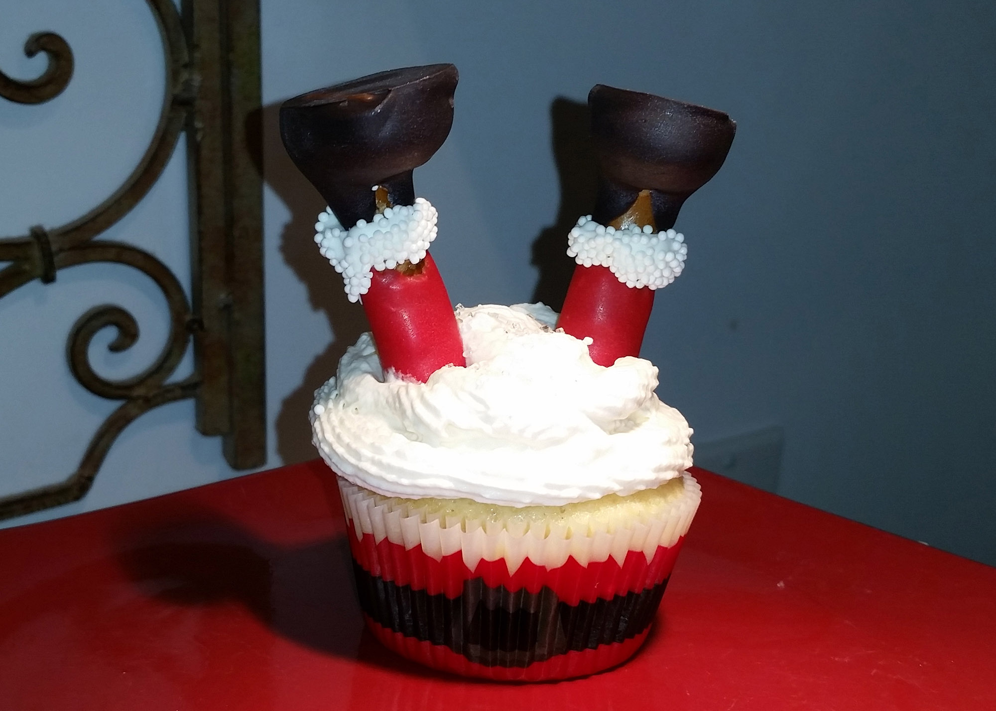 santa cupcake